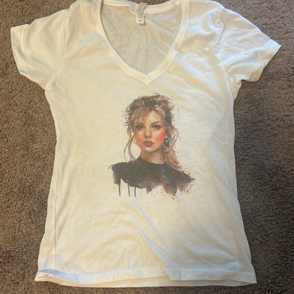 Large fitted Taylor Swift Tee